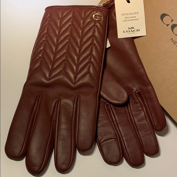 Coach Quilted Sculpted Leather Tech Gloves Wine - Picture 5 of 8